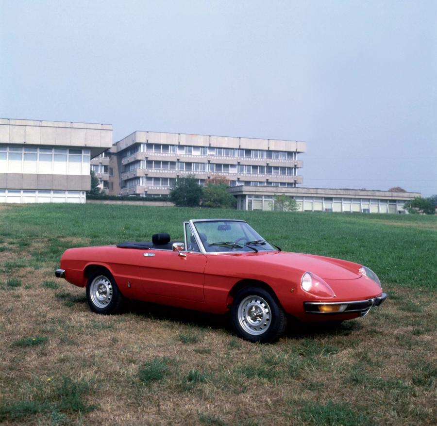  Alfa Romeo 2000 Spider Veloce (115) 1975 года  (фото 1 из 2)